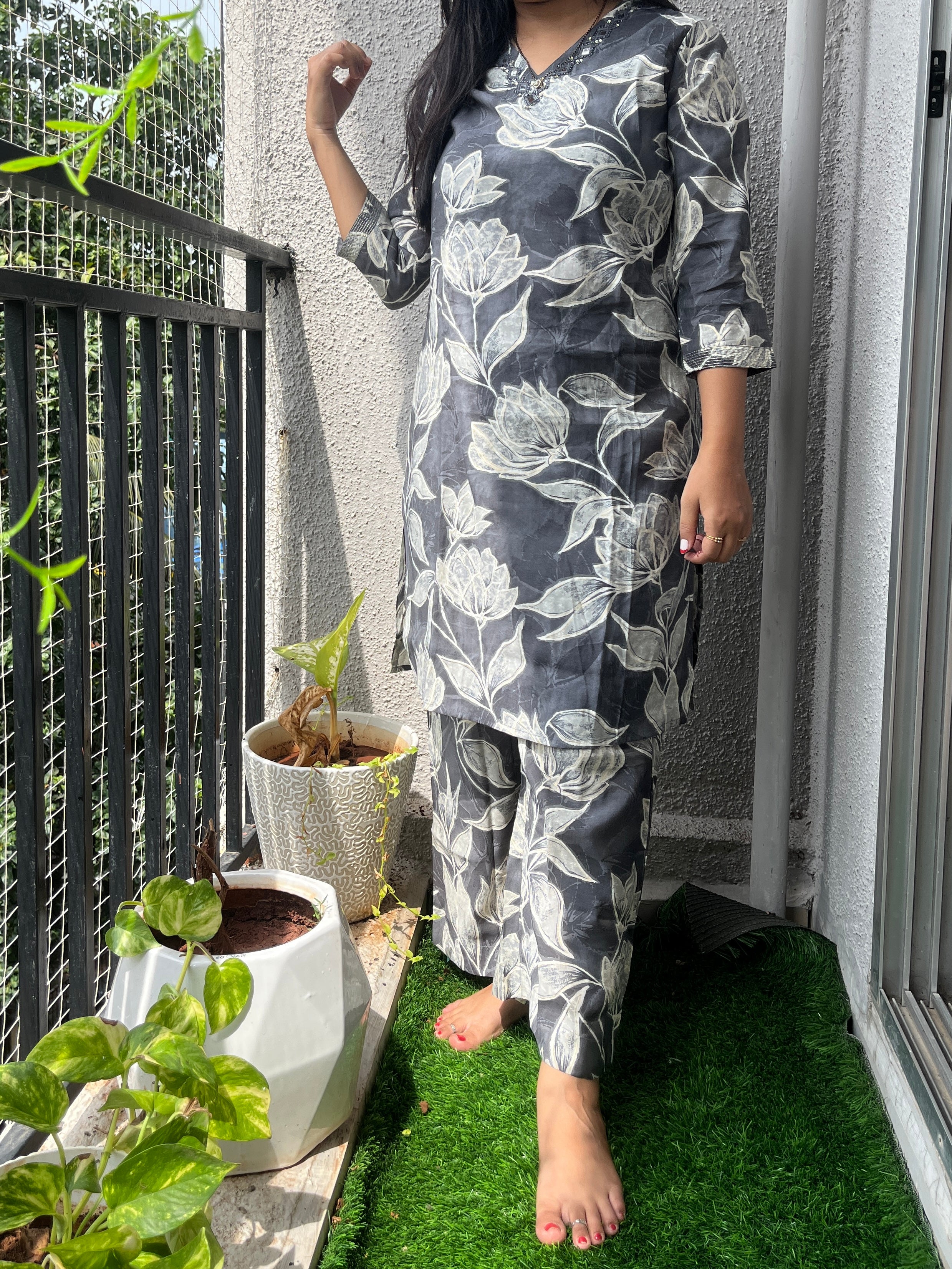 CNM GREY PLAZO